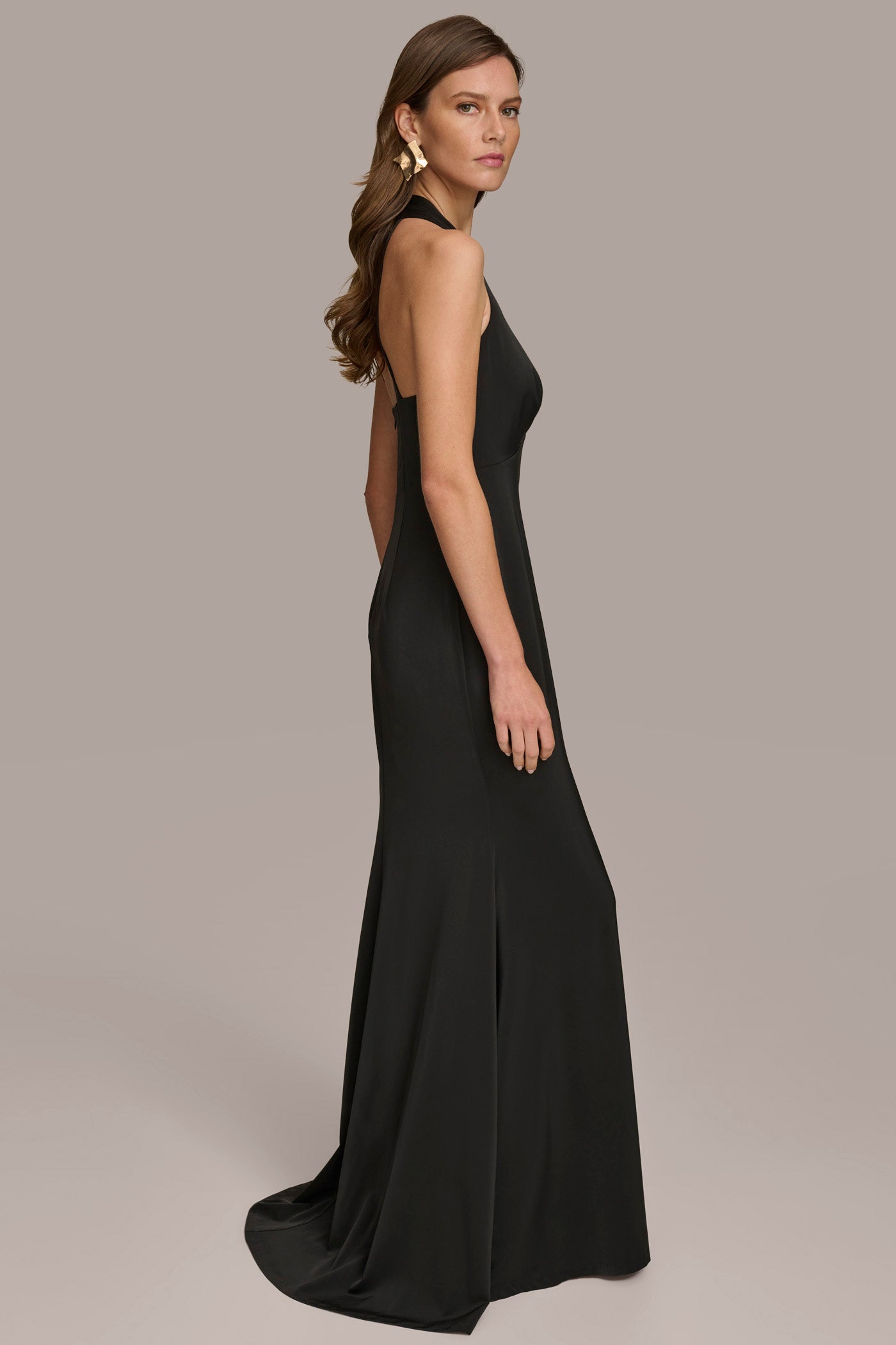 (image for) LEADING V NECK SATIN GOWN